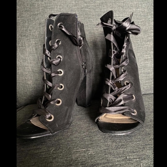 JustFab Black Heels - Picture 3 of 4